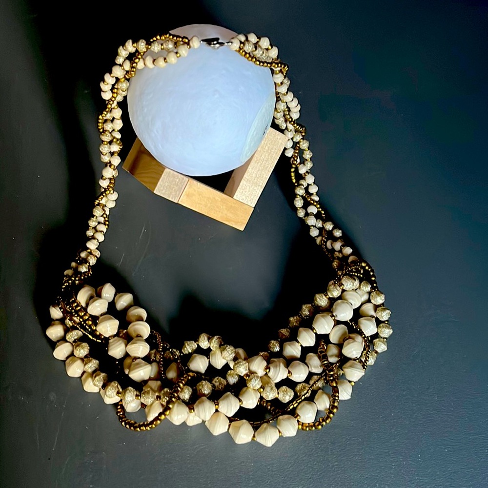 Very elegant necklace.